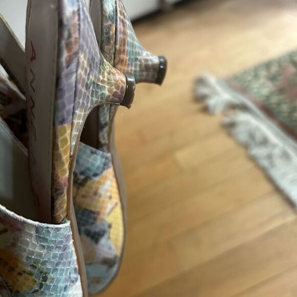 HOST PICK Y2K Anne Klein Multicolor Slingback Kitten Heels with Ruffle 8M - Picture 7 of 15
